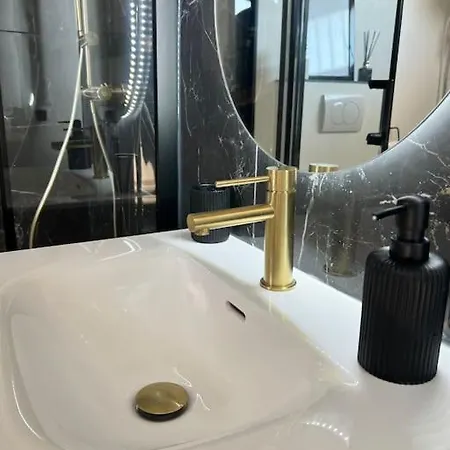 Studio Menton Vue Mer Proche Plage Et Gare