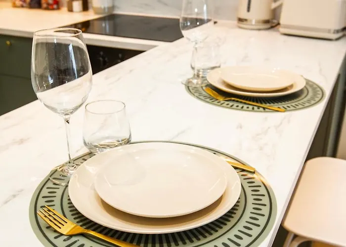 Vue Proche Et Gare * מנטון