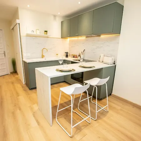 Appartement Evasion Menton vue mer proche plage et gare *