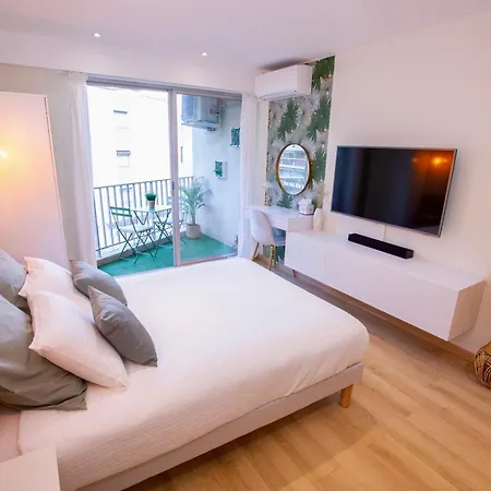 Апартаменти Studio Menton Vue Mer Proche Plage Et Gare