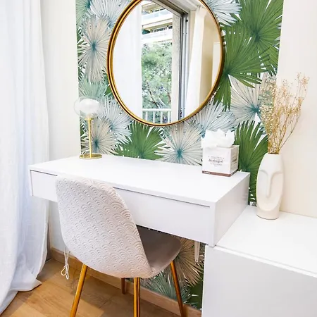 Evasion Menton vue mer proche plage et gare Appartement