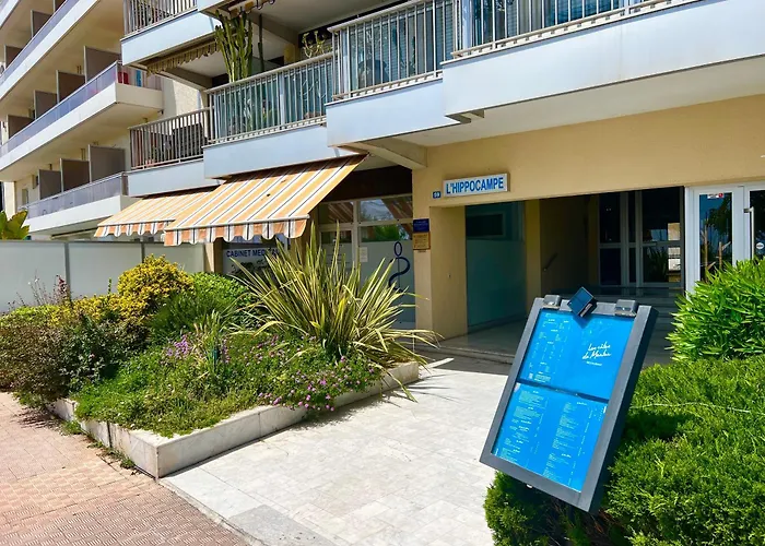 Vue Proche Et Gare * Menton